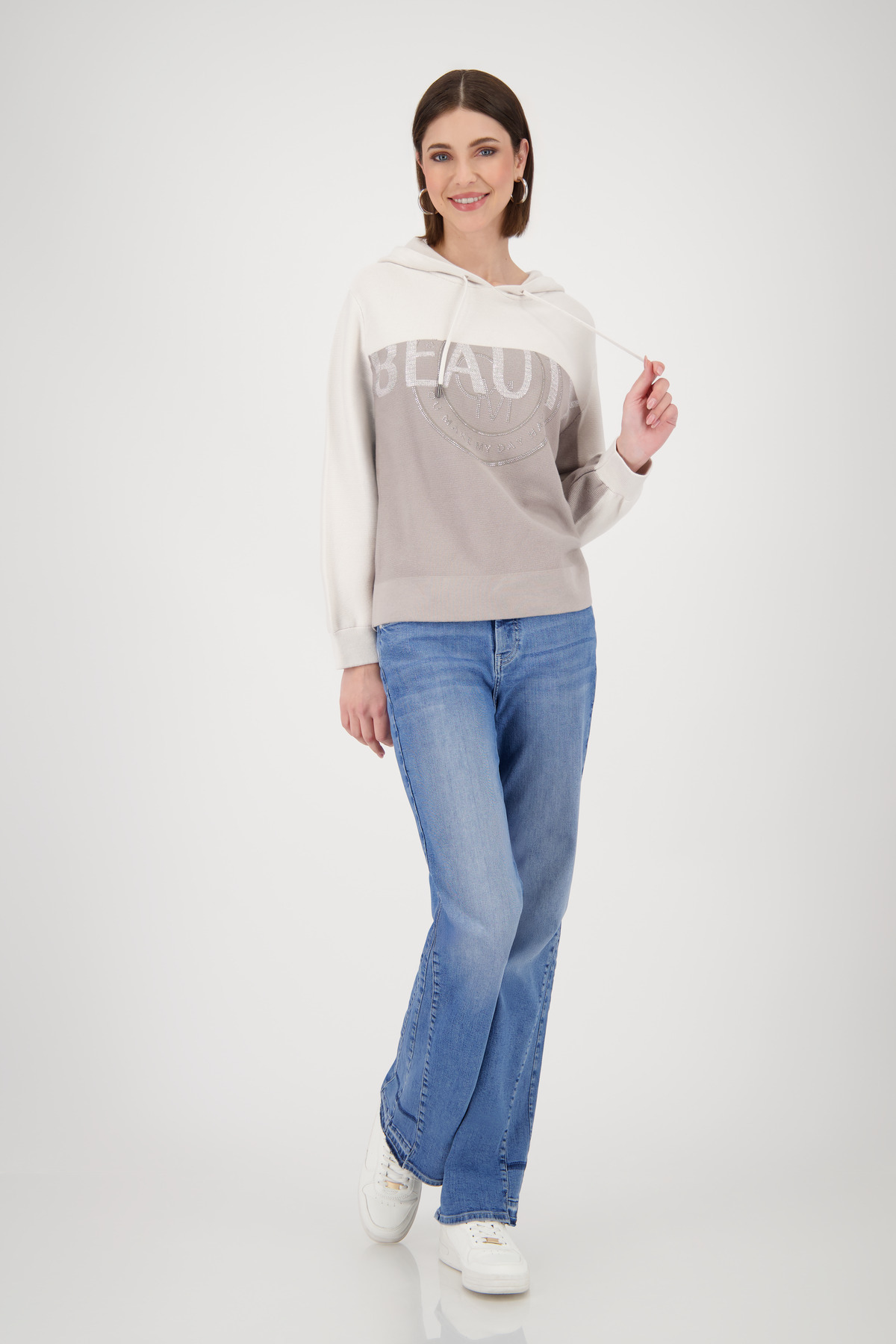 808976_540_Model_FullBody_1200 סוודר טאופ עם קפוצ'ון מבד רך