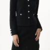 AW105-BLACK_0470 ג׳קט סריג שחור בטקסטורה עשירה עם כפתורי מתכת מבריקים