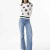 AW117-OFFWHITEBLACK_0951 סריג ויסקוזה עם דוגמת פרחים גרפית