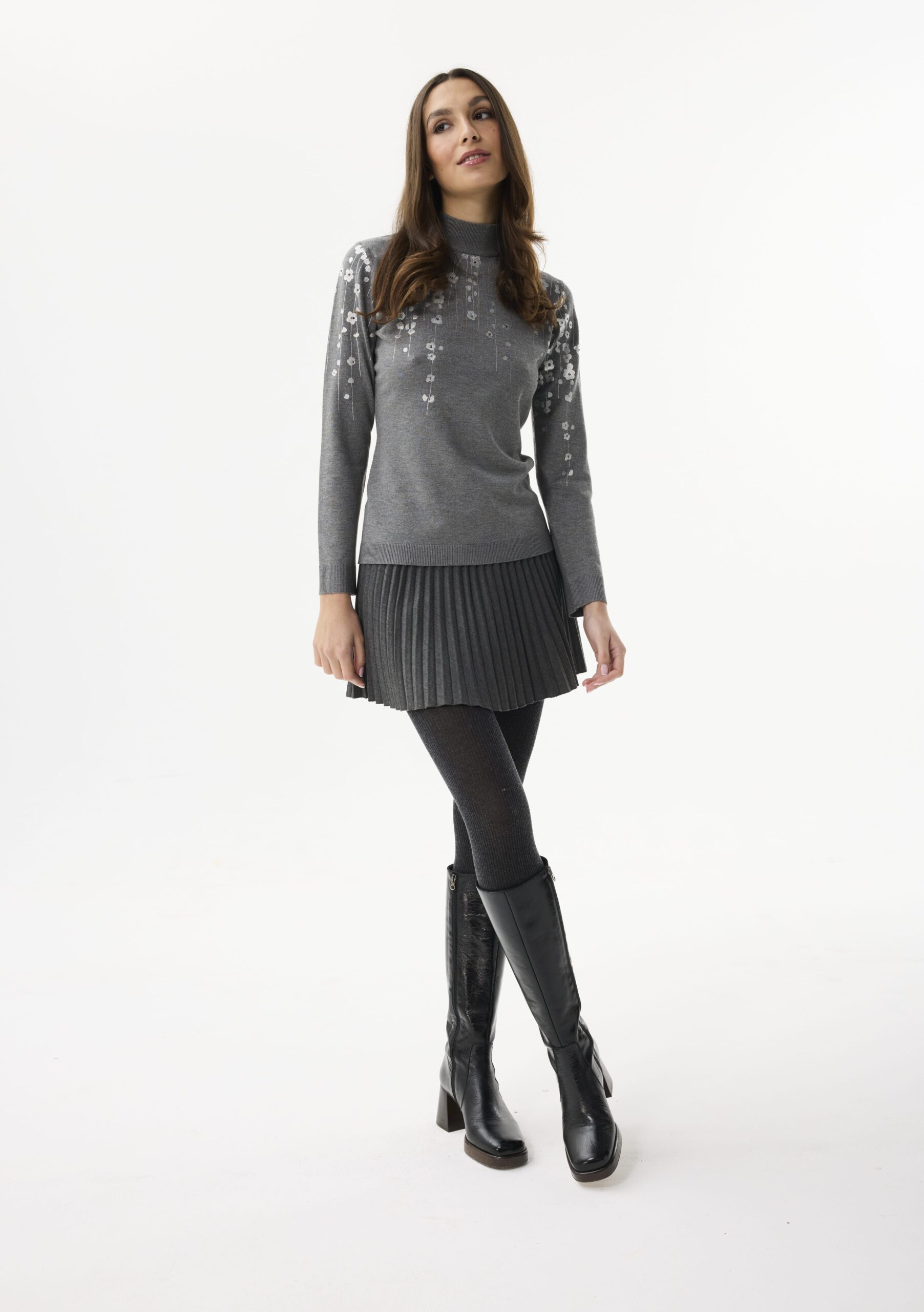 AW152-GREYSILVER_0119 סריג אפור עם דוגמת פרחים עדינה מבד מחמם