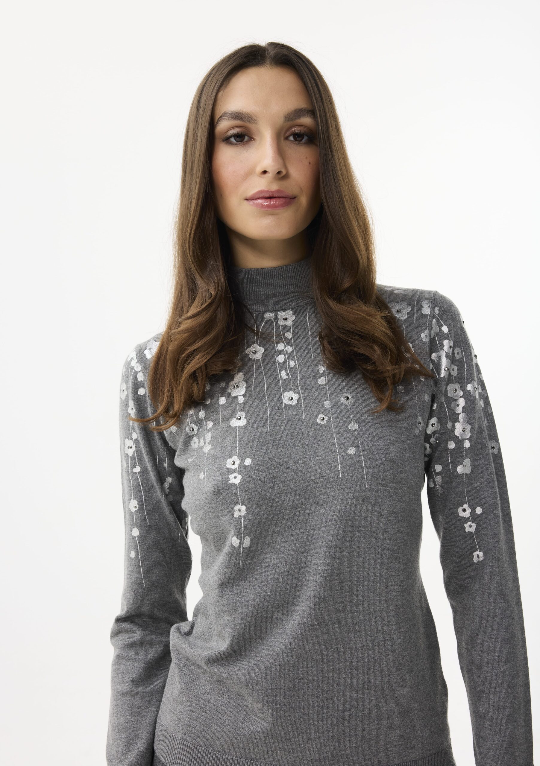 AW152-GREYSILVER_0124 סריג אפור עם דוגמת פרחים עדינה מבד מחמם