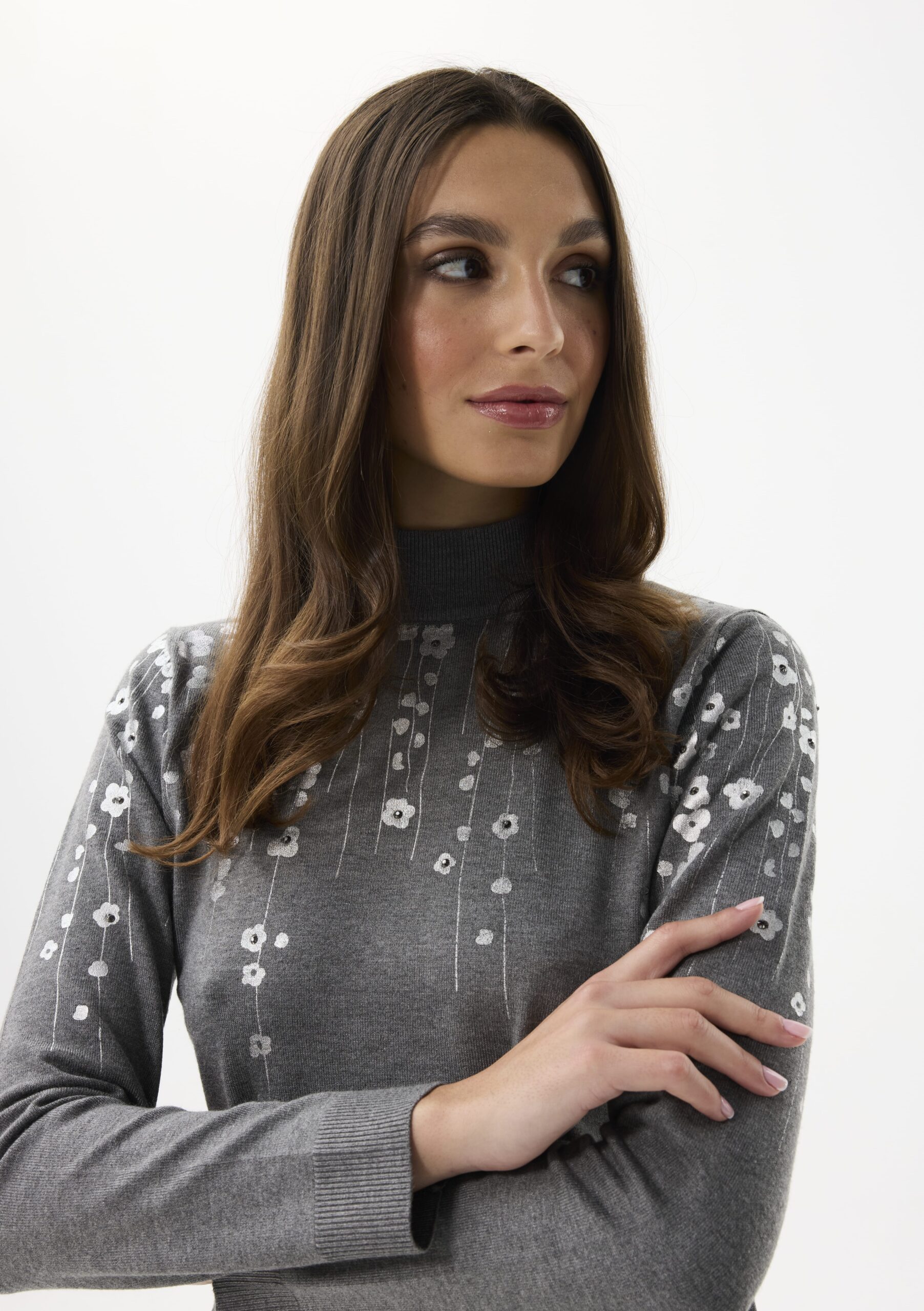 AW152-GREYSILVER_0128 סריג אפור עם דוגמת פרחים עדינה מבד מחמם