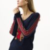 AW170-NAVY_1670 סוודר כחול עם דוגמת כלב בחזית מבד סריג