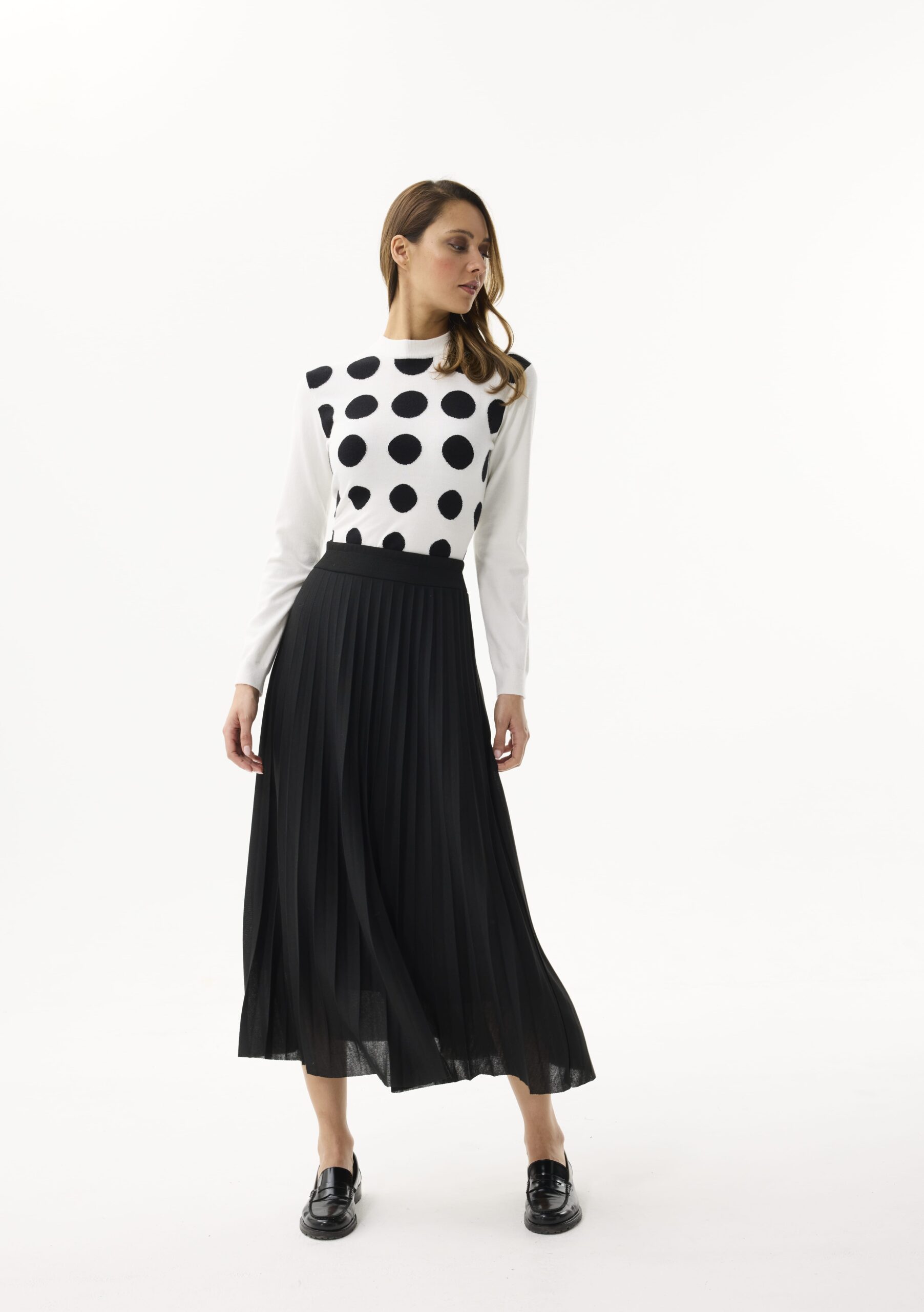 AW174-OFFWHITEBLACK_1243 חולצת סריג עם נקודות מבד נעים