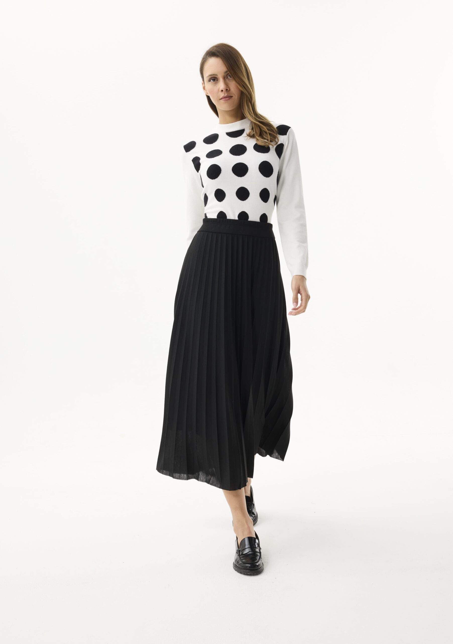 AW174-OFFWHITEBLACK_1246 חולצת סריג עם נקודות מבד נעים