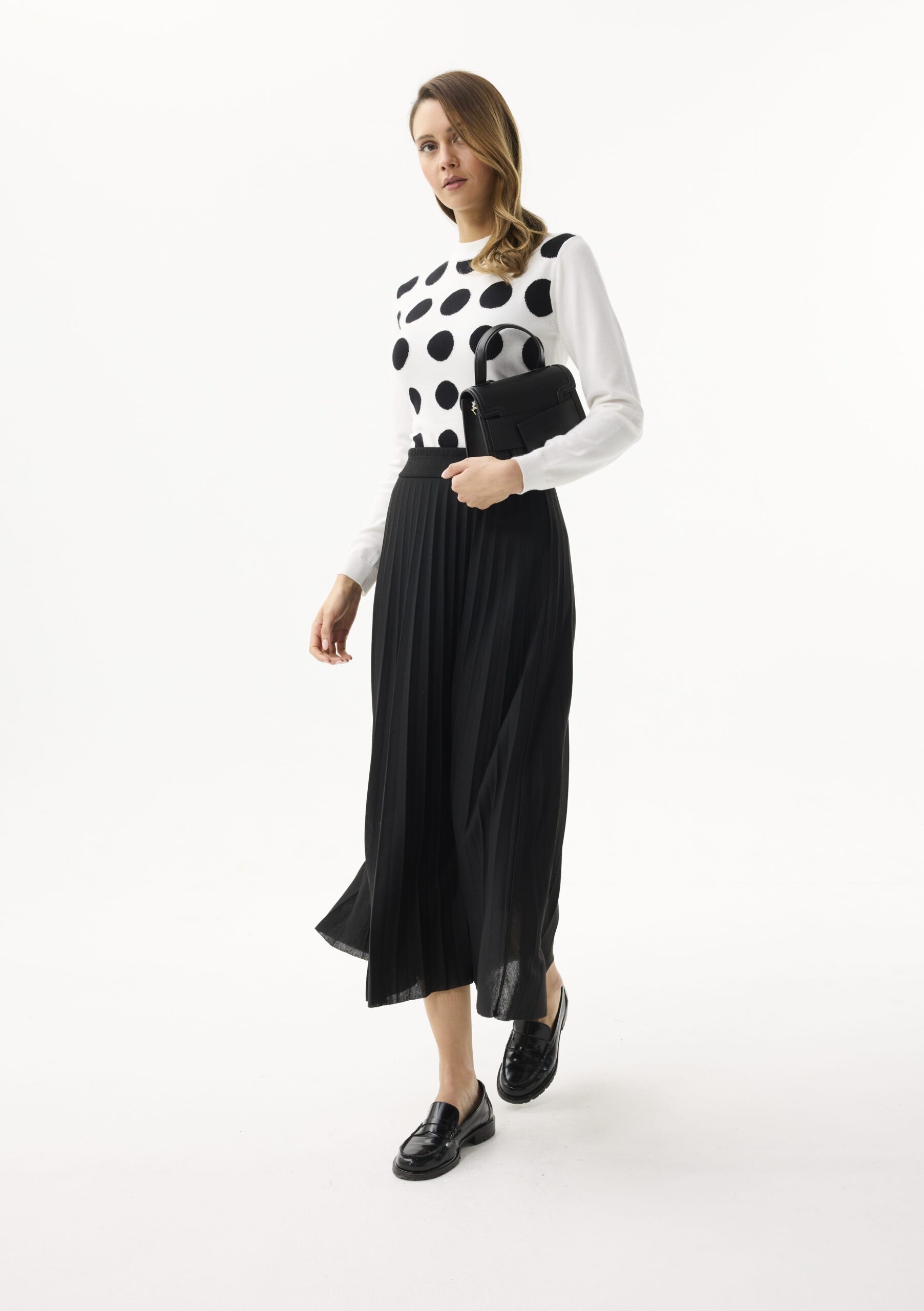 AW174-OFFWHITEBLACK_1251 חולצת סריג עם נקודות מבד נעים