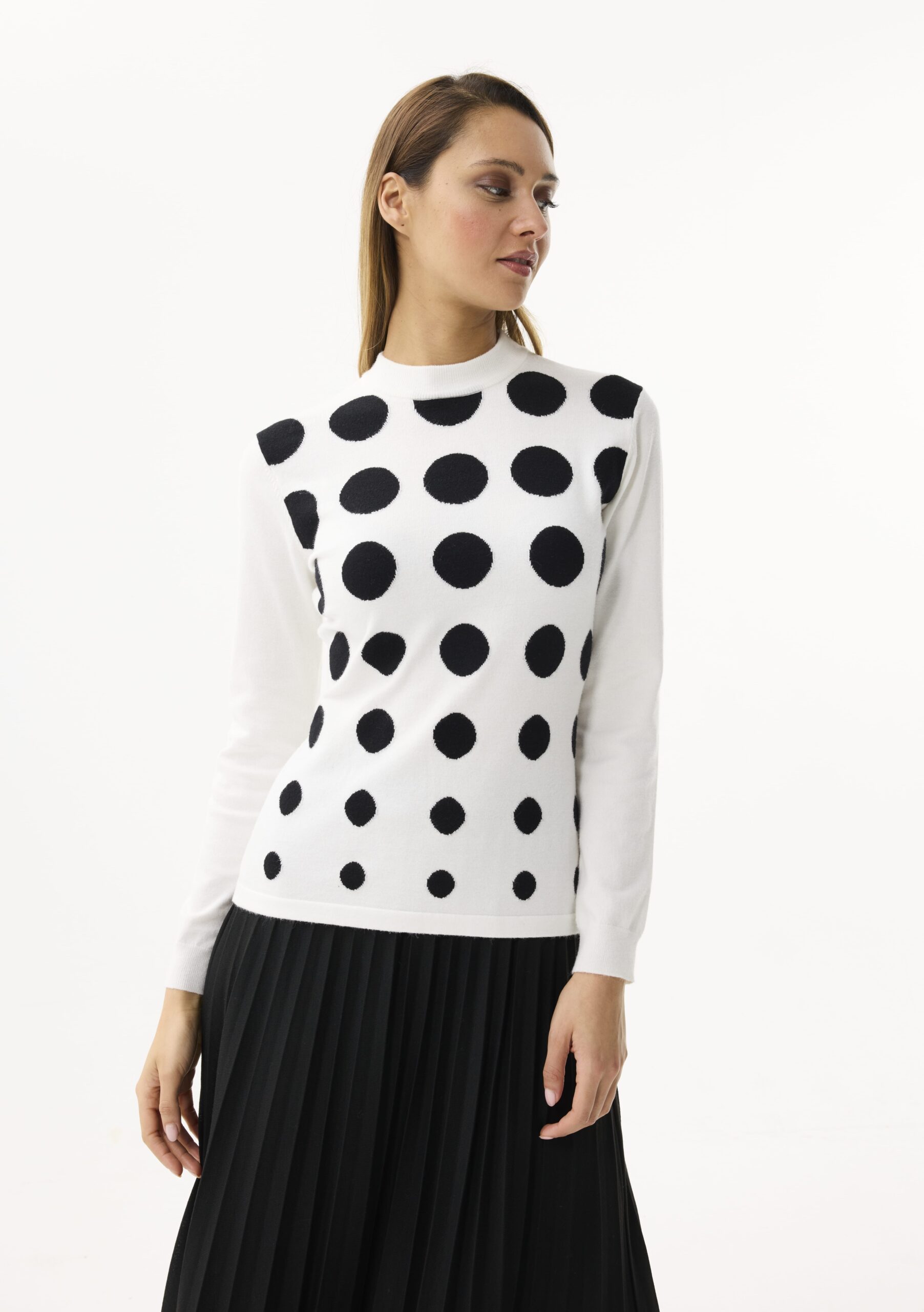 AW174-OFFWHITEBLACK_1263 חולצת סריג עם נקודות מבד נעים