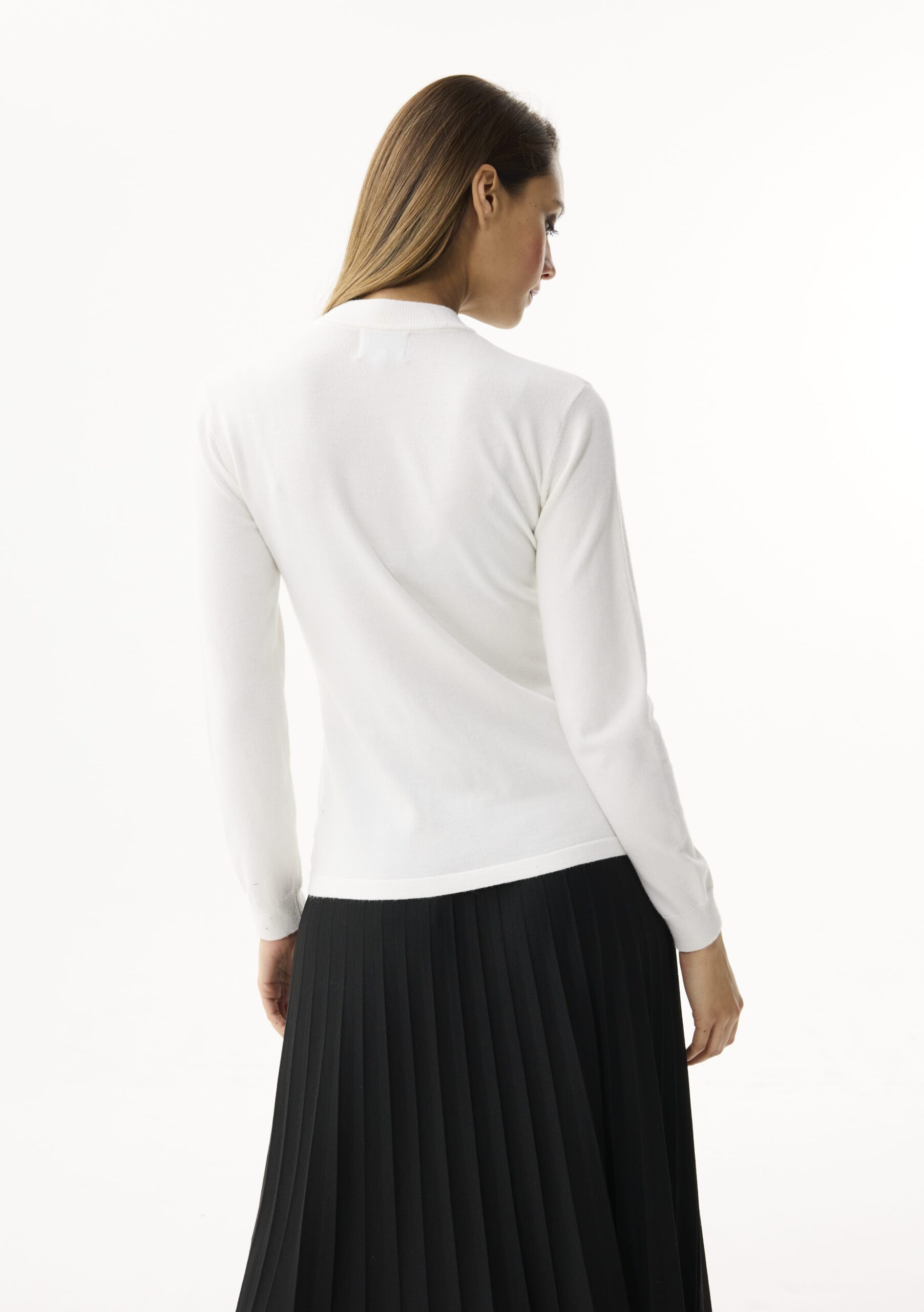 AW174-OFFWHITEBLACK_1266 חולצת סריג עם נקודות מבד נעים