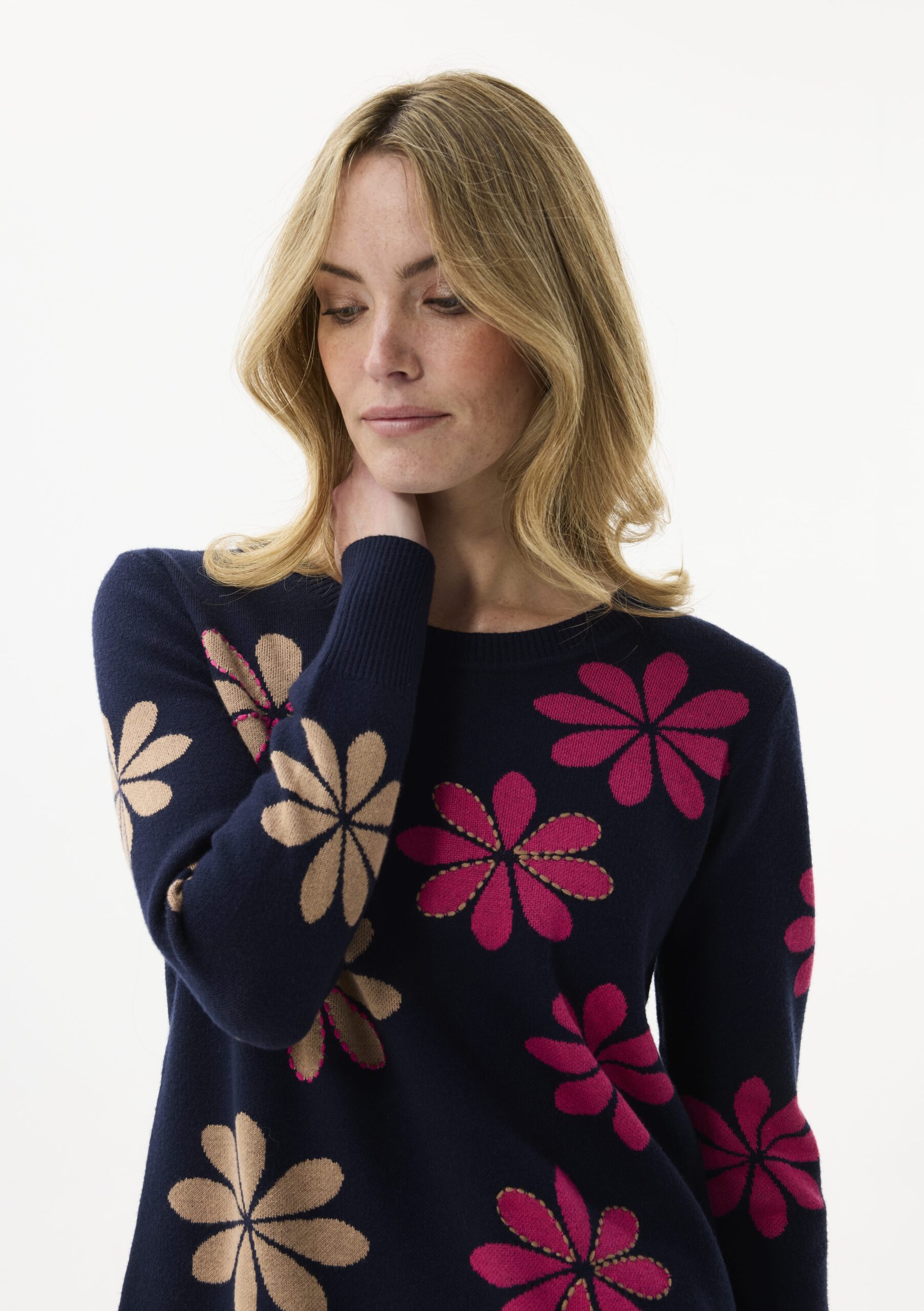 סריג עם דוגמת פרחים צבעונית מבד חמים