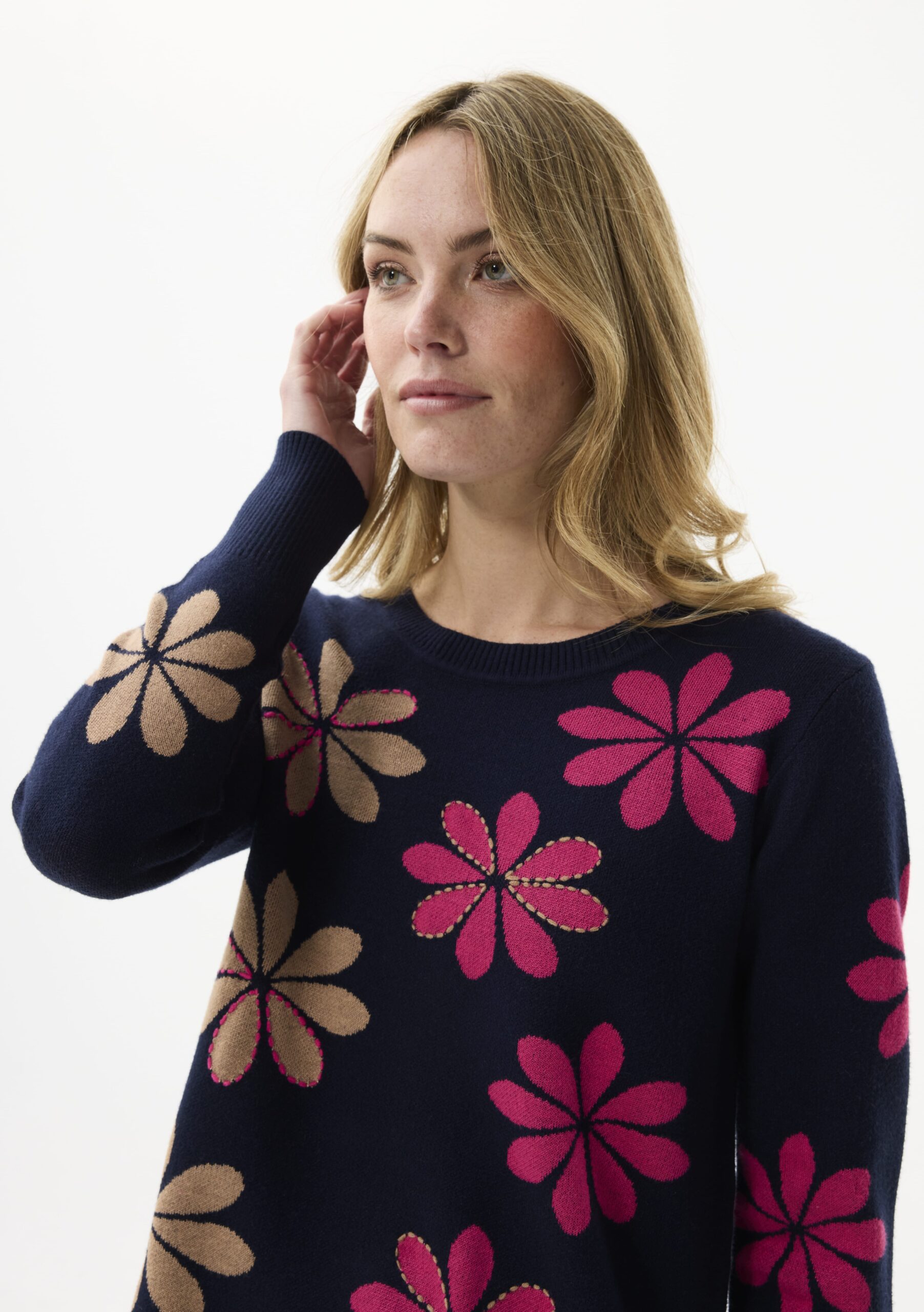 סריג עם דוגמת פרחים צבעונית מבד חמים