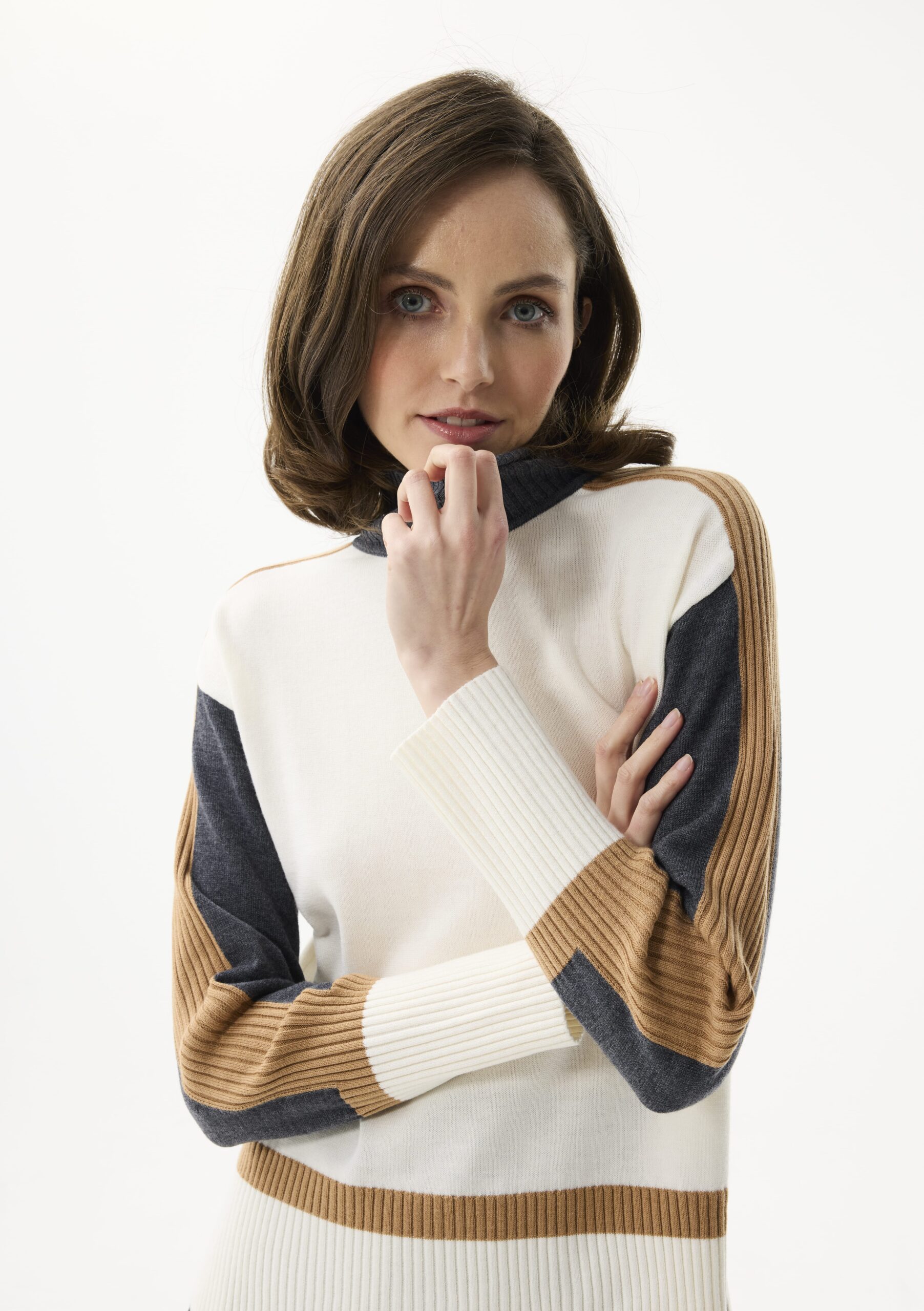 סוודר בשילוב צבעים מבד סריג חם