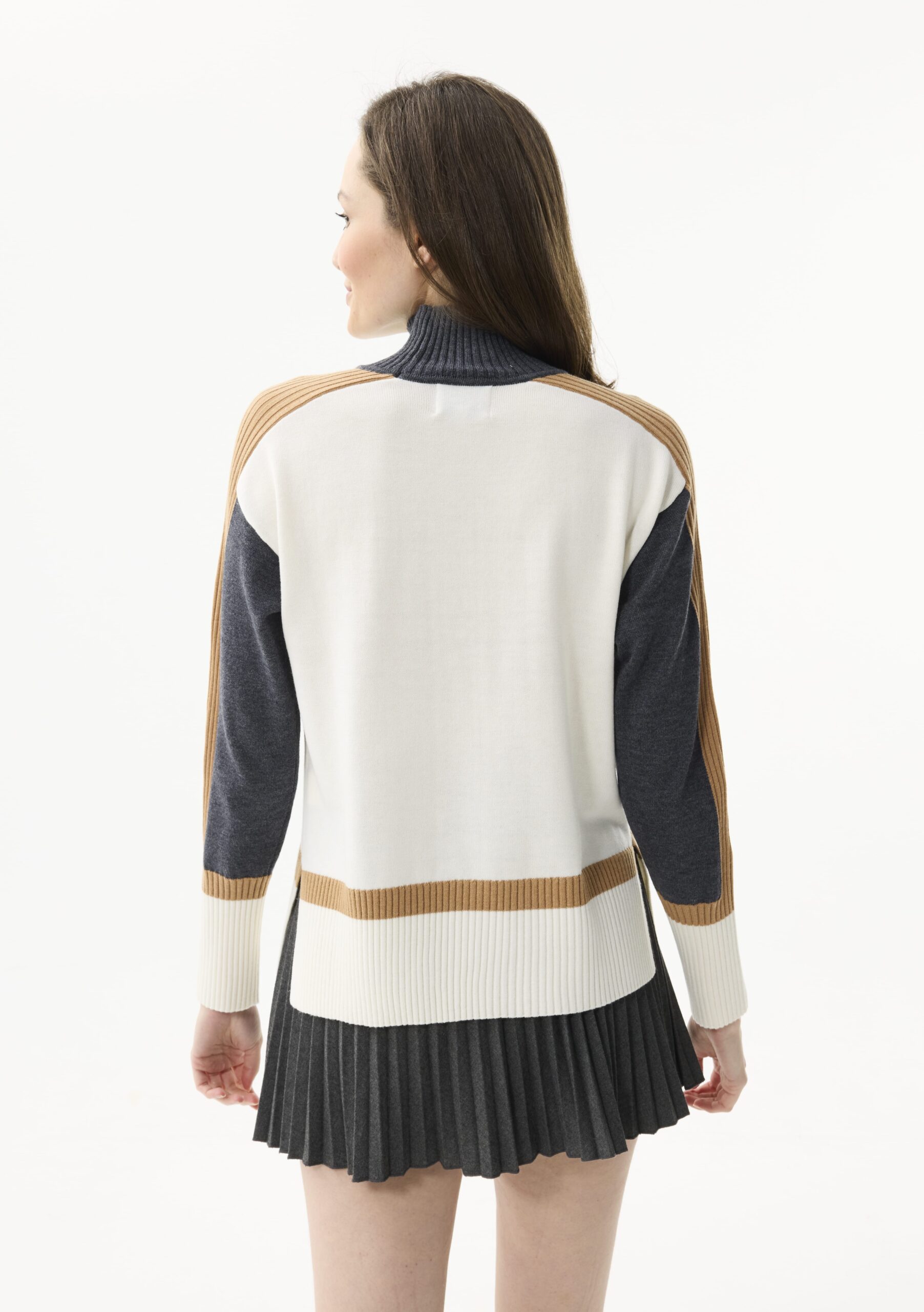 סוודר בשילוב צבעים מבד סריג חם