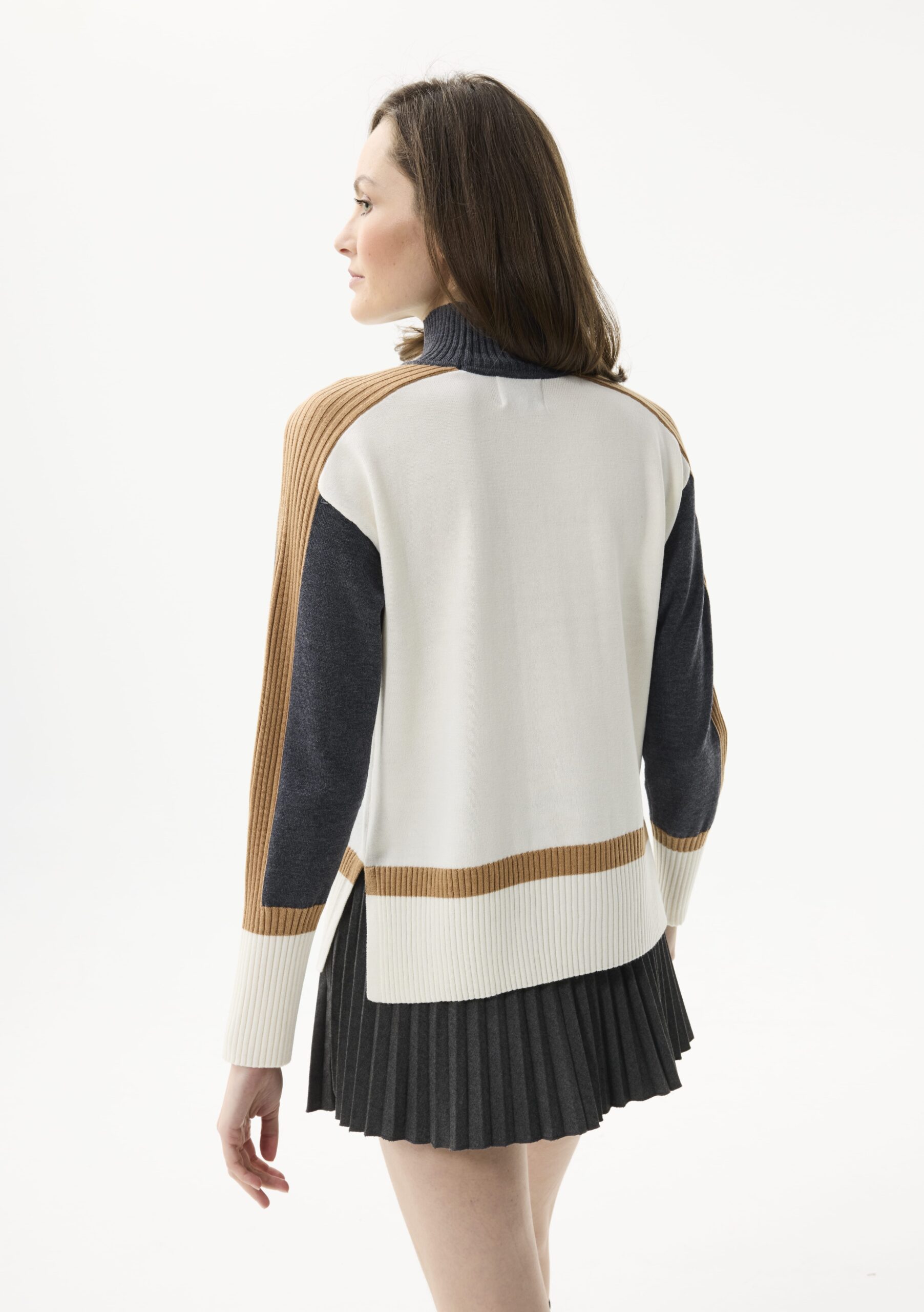 סוודר בשילוב צבעים מבד סריג חם