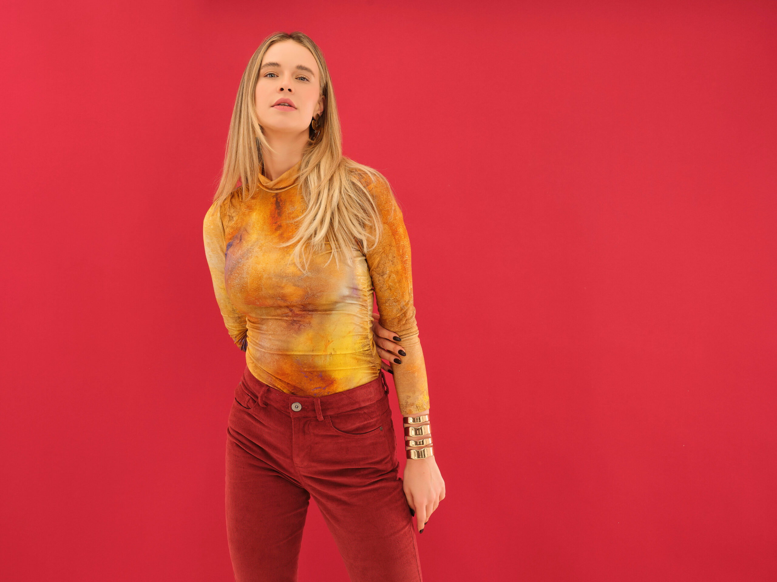 חולצה זהב בוהק