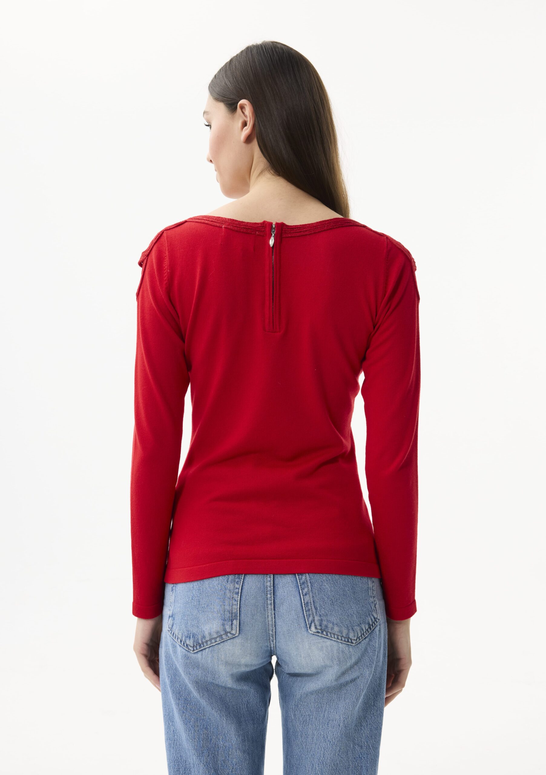 חולצה עם כתפיים פתוחות מבד סריג