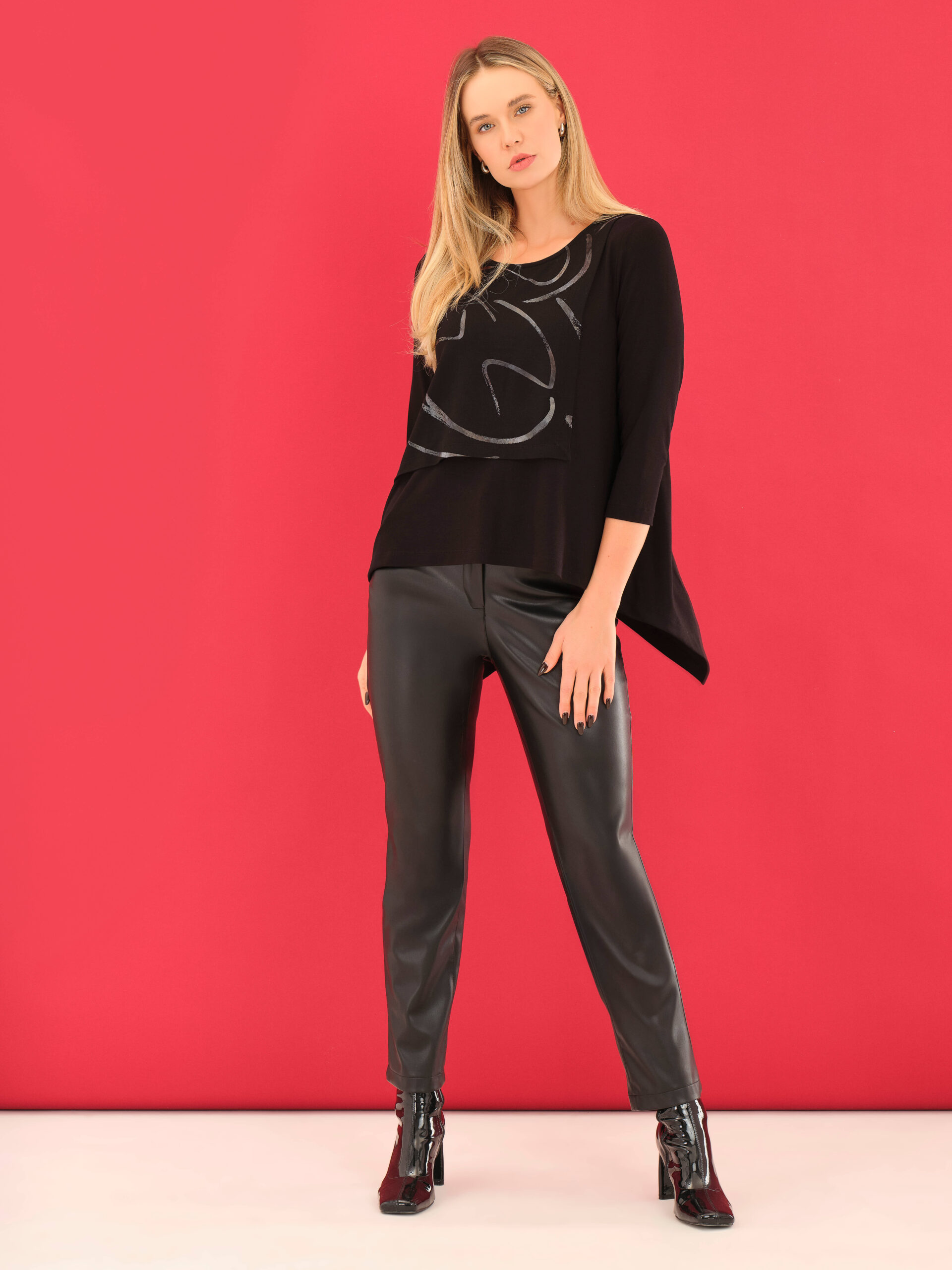 חולצה זורמת במראה מודרני