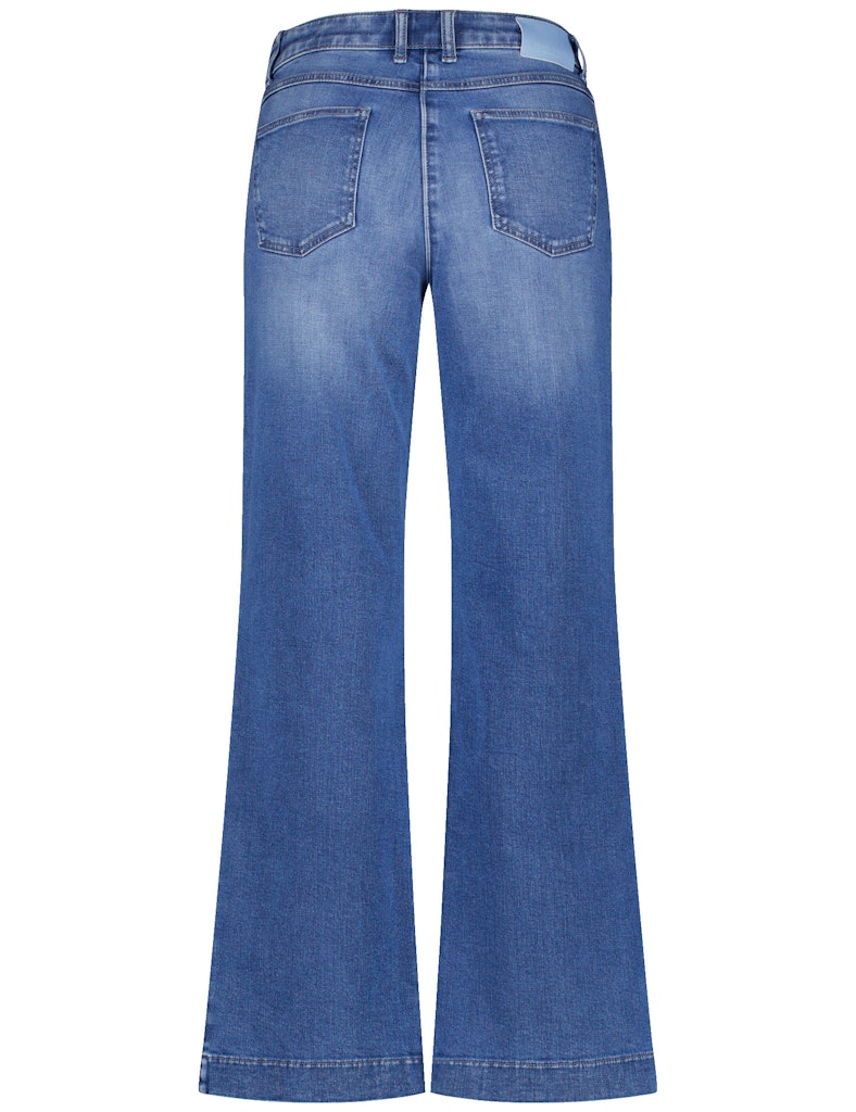 ג’ינס כחול אופנתי – בגזרה מתרחבת