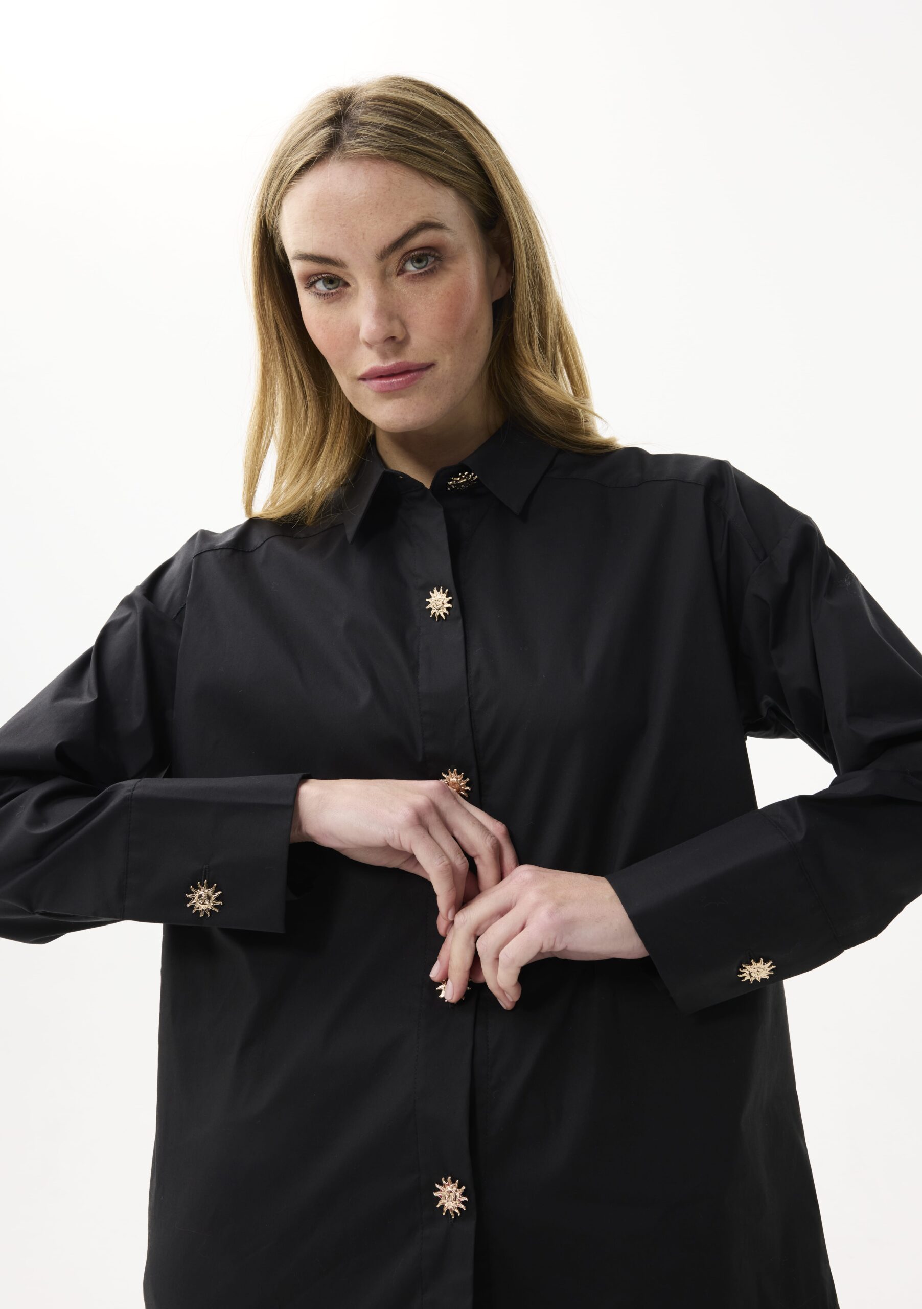 חולצה מכופתרת קלאסית מבד אלגנט