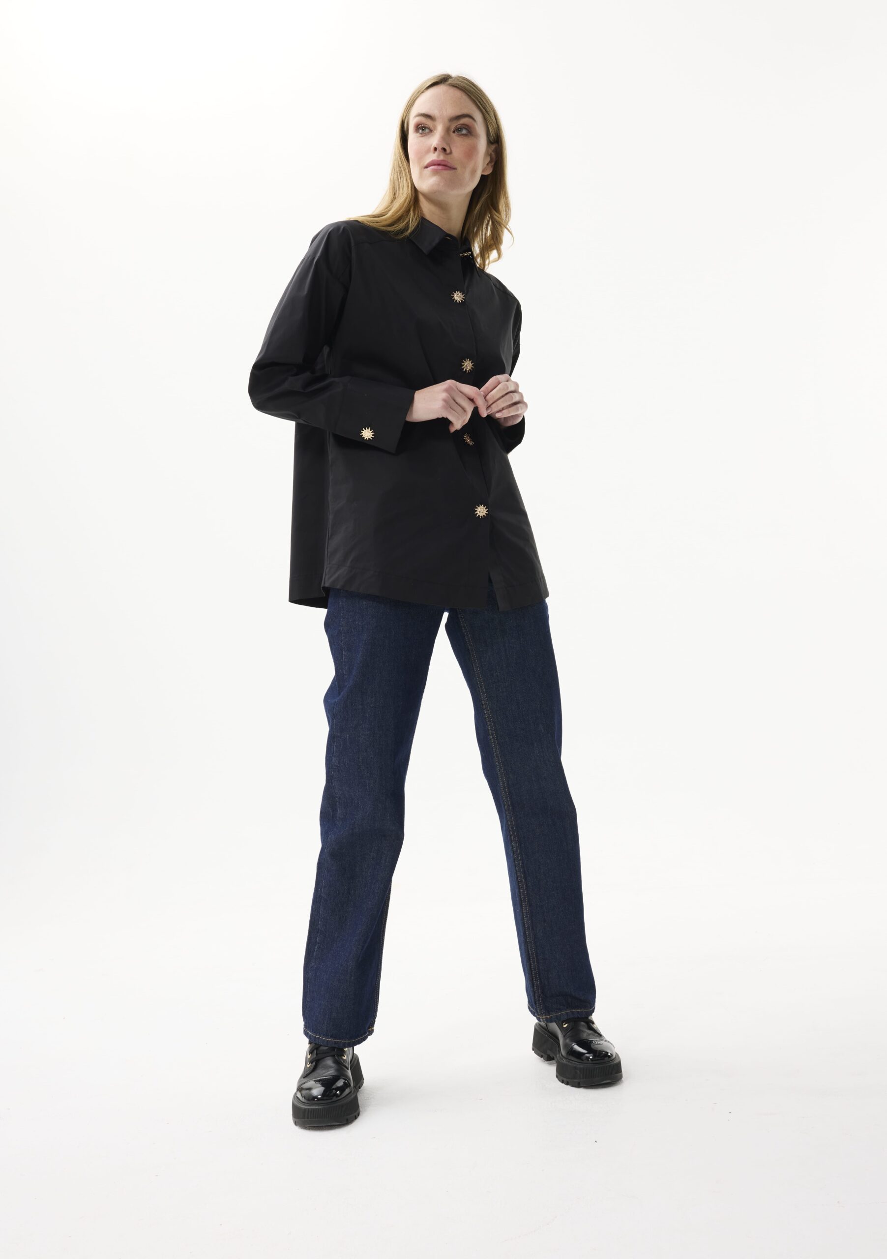 חולצה מכופתרת קלאסית מבד אלגנט