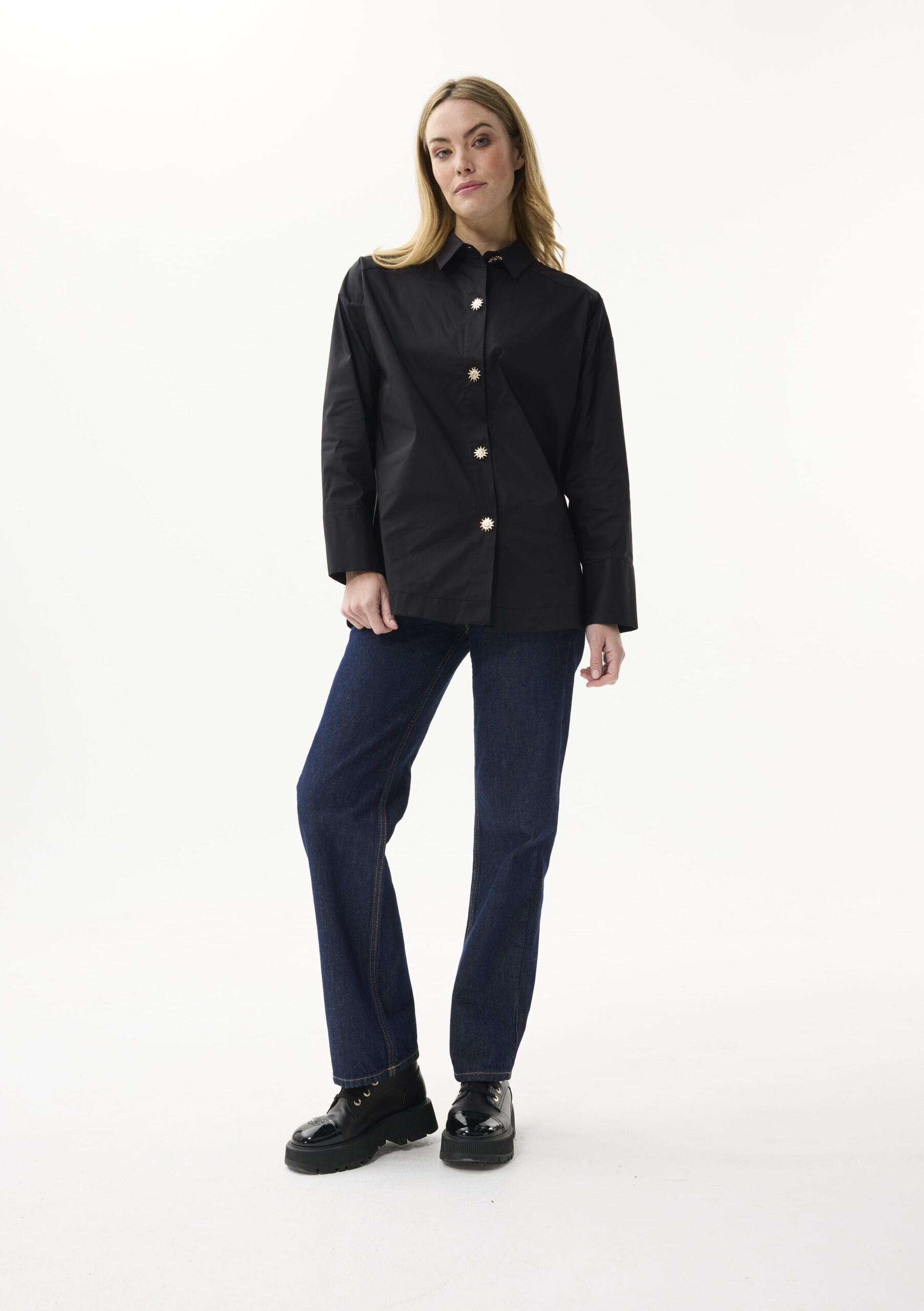 חולצה מכופתרת קלאסית מבד אלגנט