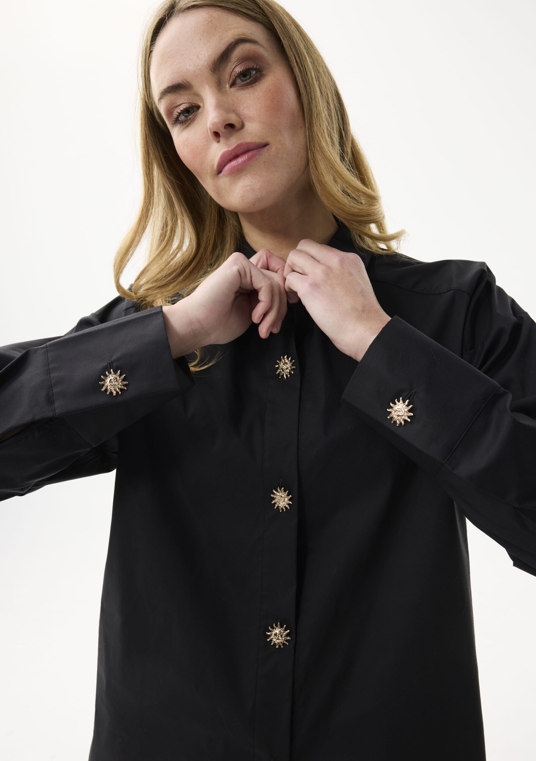 חולצה מכופתרת קלאסית מבד אלגנט