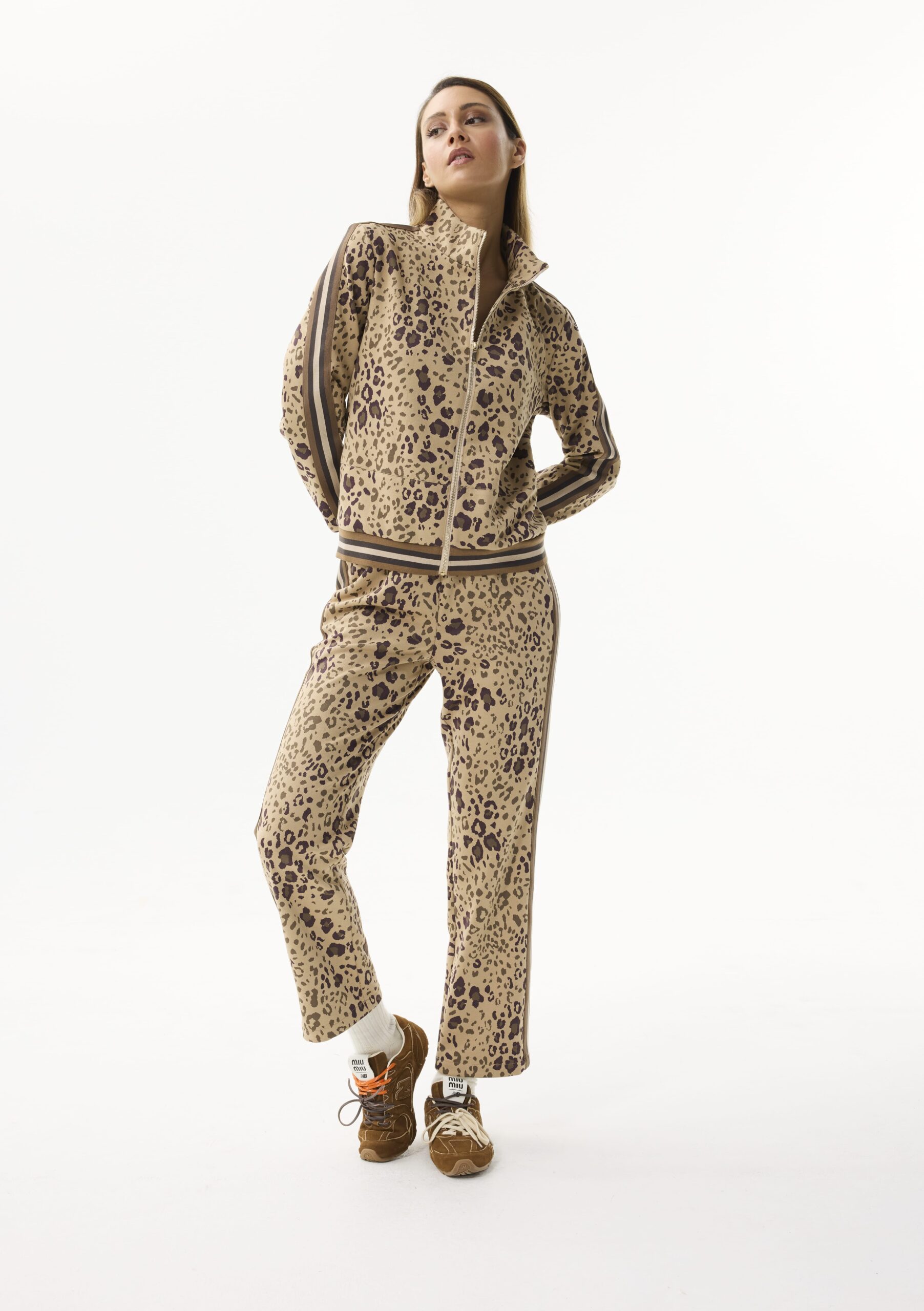 חולצת ז’קט מנומרת עם רוכסן