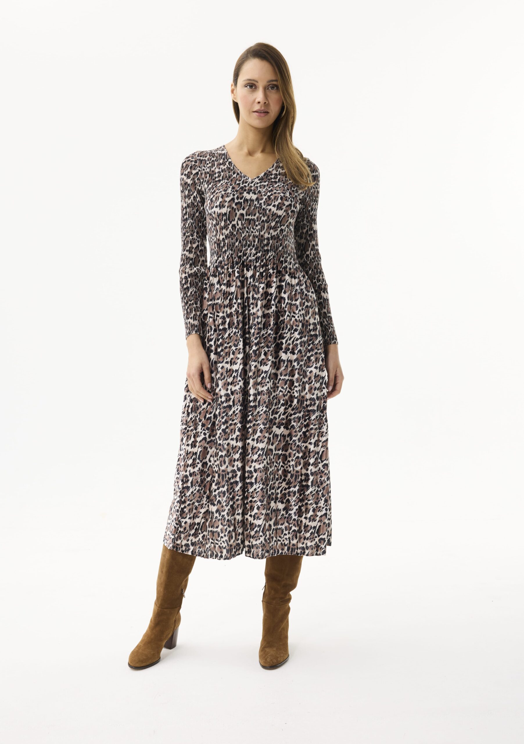 שמלת מקסי מנומרת מבד נעים ונשפך