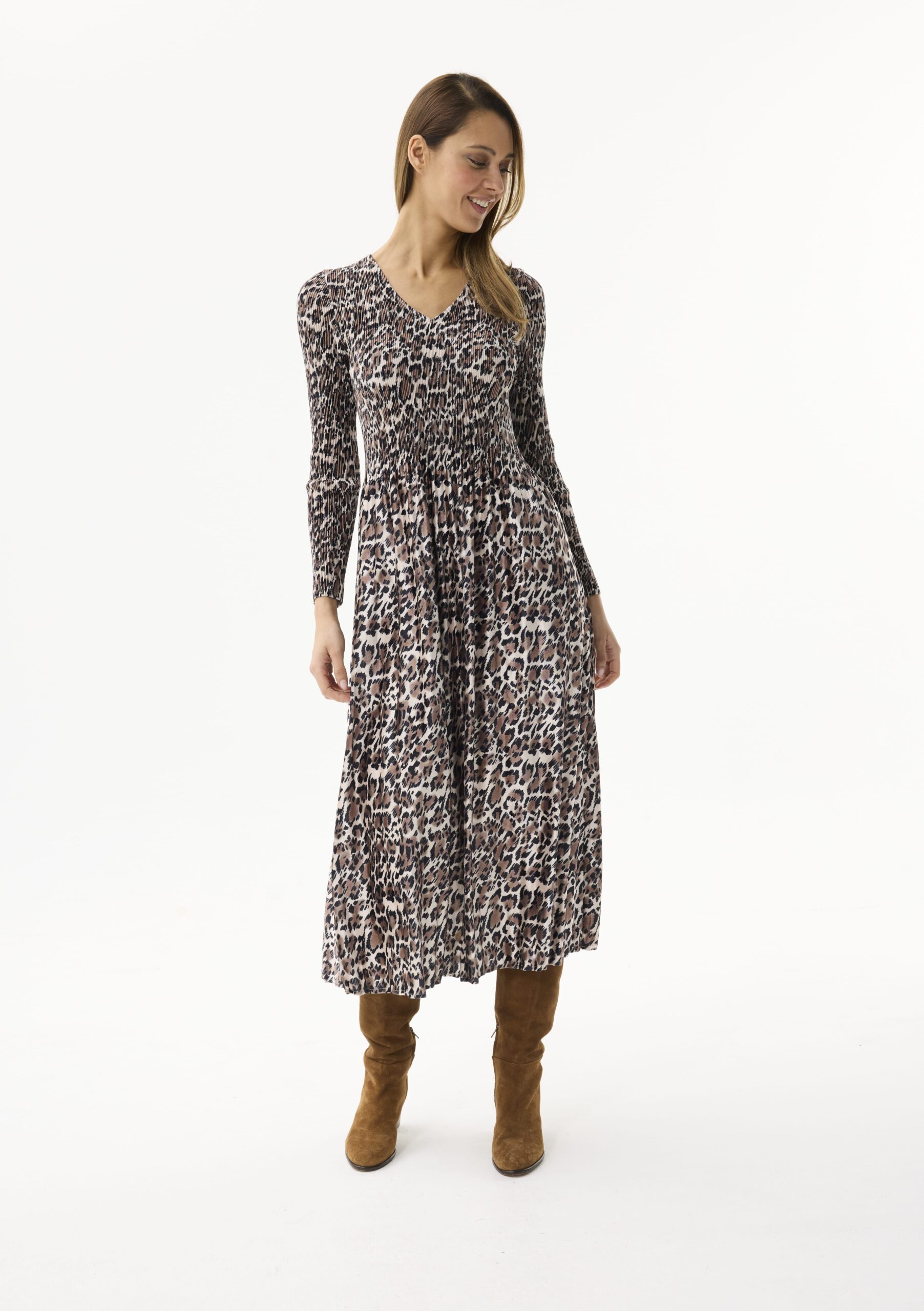 שמלת מקסי מנומרת מבד נעים ונשפך