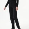LHP001-BLACK_0596 מכנסיים שחורים בגזרה ישרה מבד מחטב וגמיש