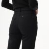 LHP001-BLACK_0601 מכנסיים שחורים בגזרה ישרה מבד מחטב וגמיש