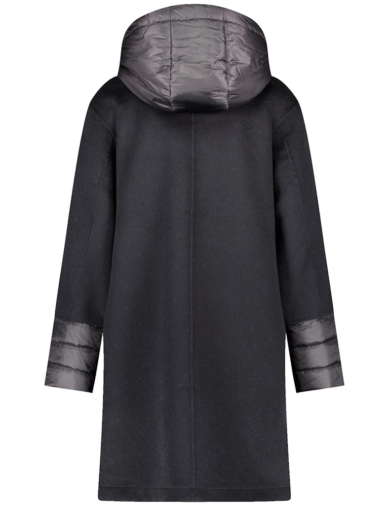 מעיל פונצ'ו אוברסייז עם כיסים מבד מחמם