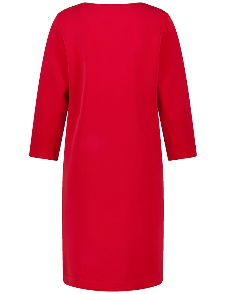 שמלת ברך אלגנטית בגזרה ישרה מבד מודל