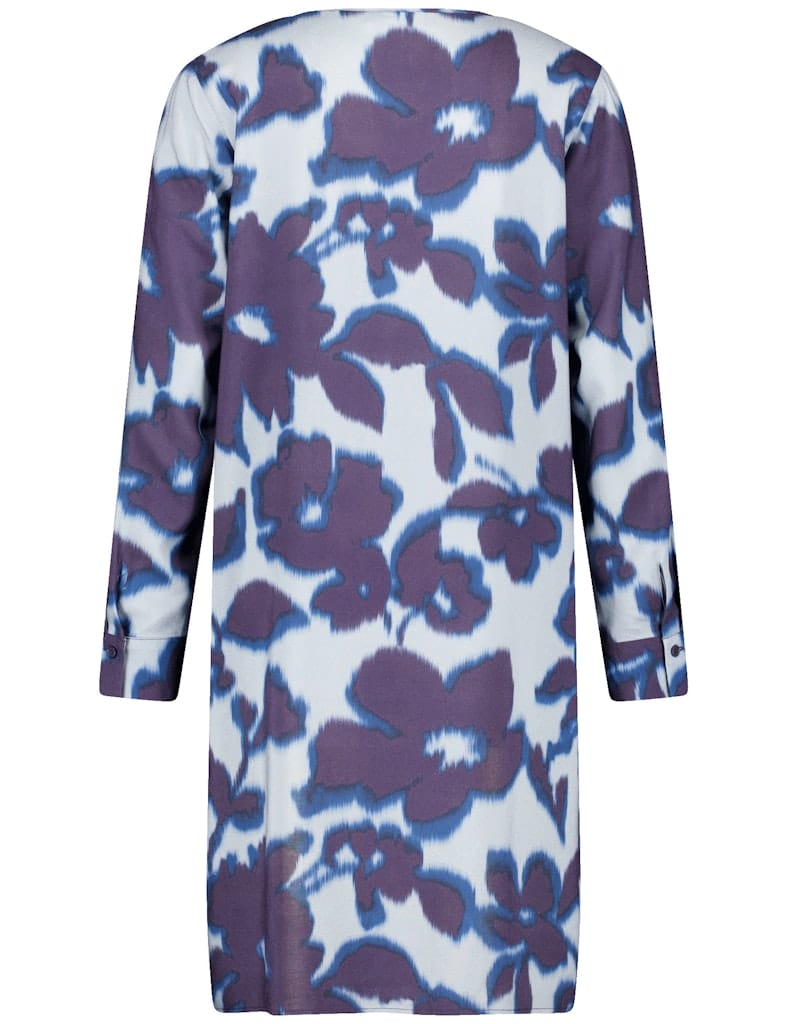 שמלת וי בגווני כחול סגול מבד נושם וקליל