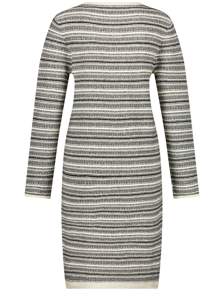 שמלת ברך בדוגמת פסים מבד סרוג