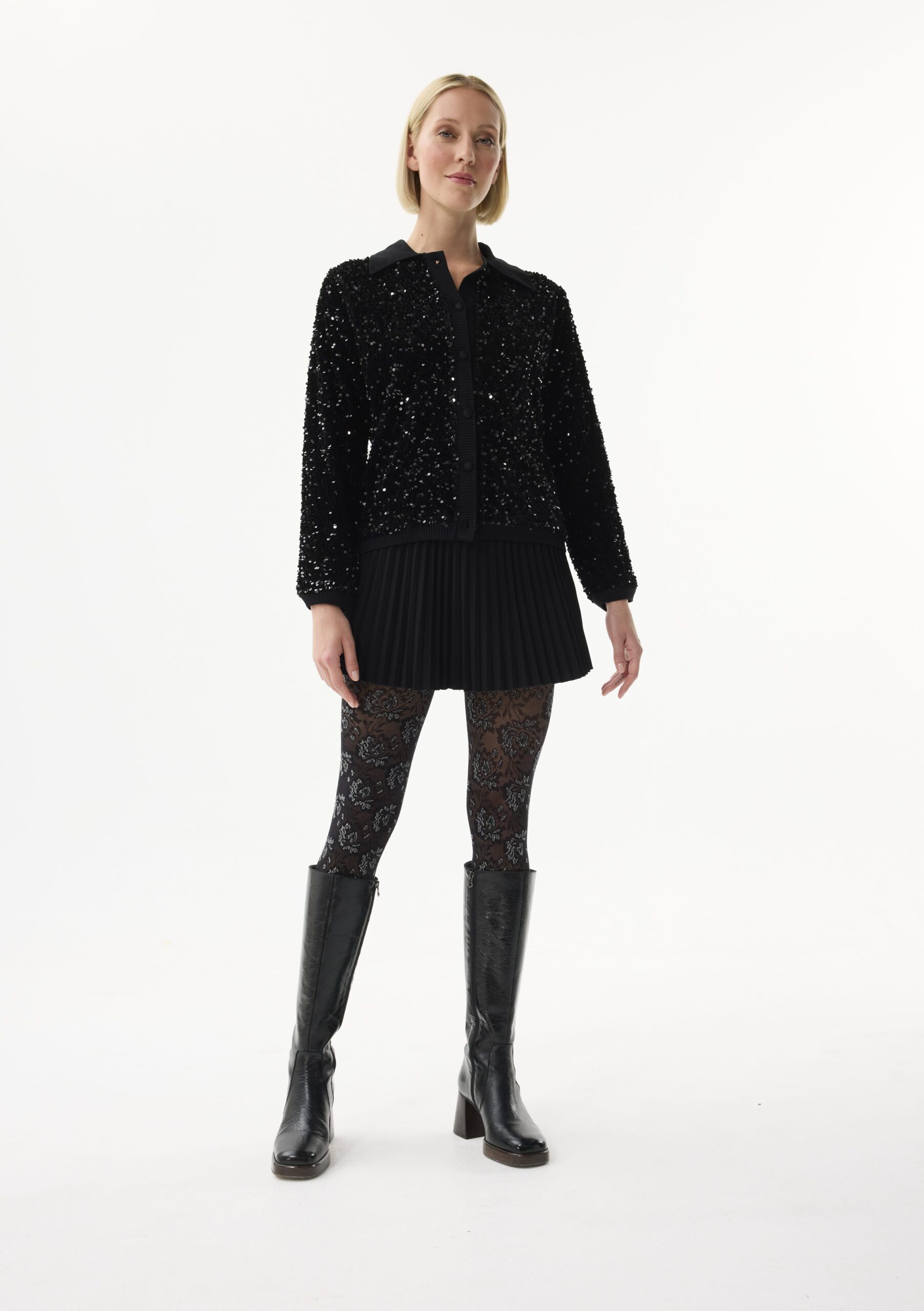 ג׳קט סריג שחור מבד גמיש עם פאייטים מנצנצים