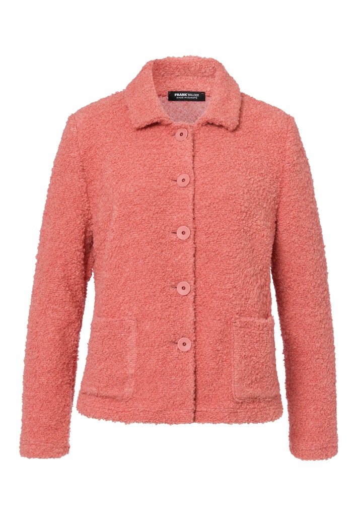 בלייזר אפרסק עם כפתורים ומראה רך