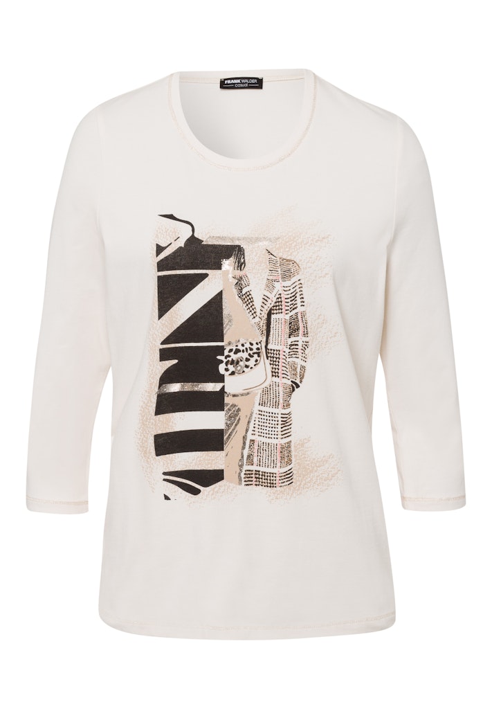 חולצה לבנה עם הדפס גרפי בצבעים חמים