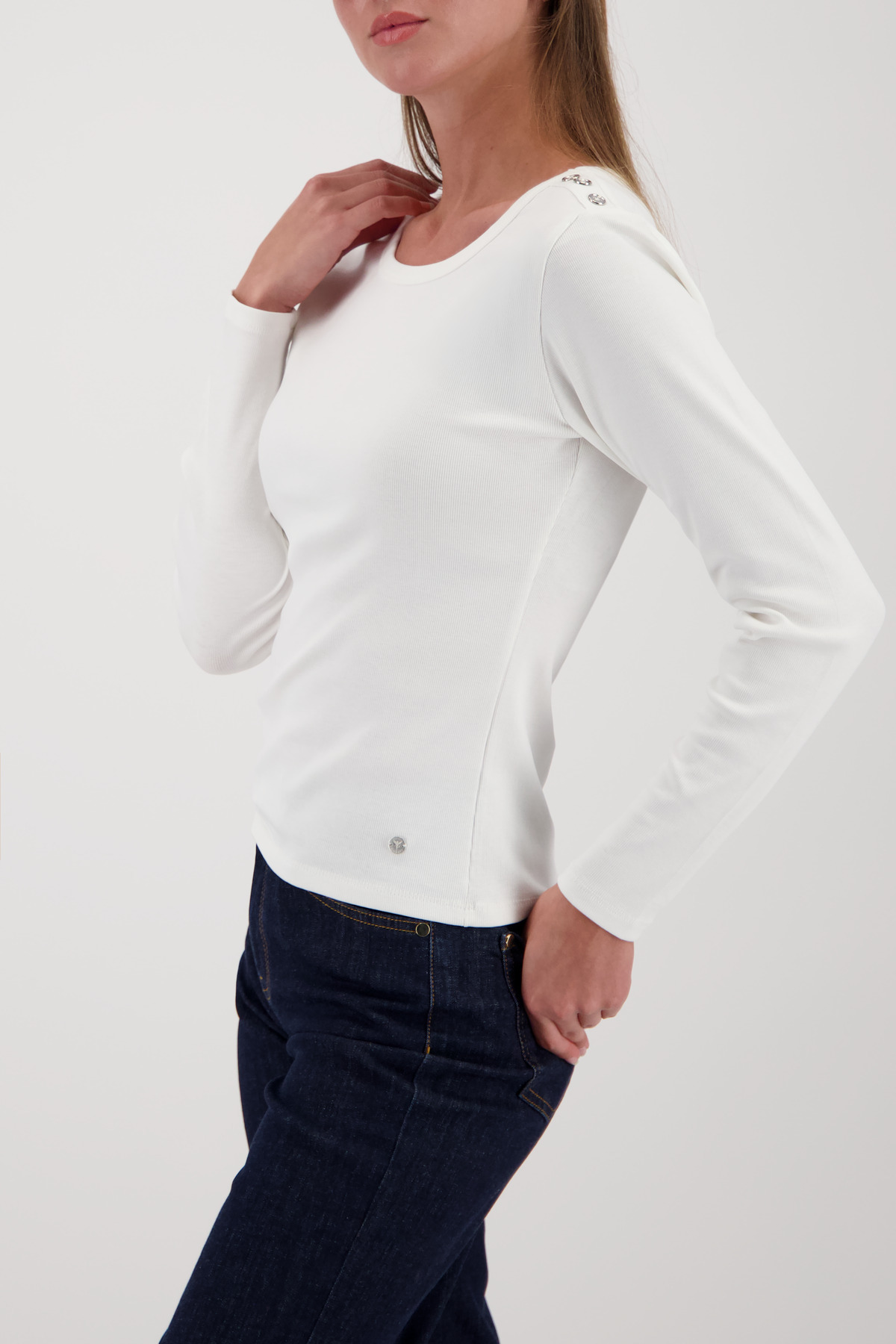 חולצת טי עם כפתורים יוקרתיים