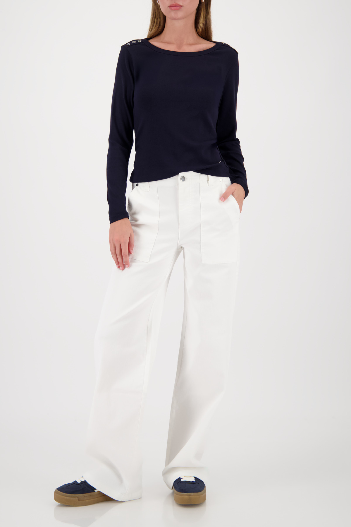 חולצת טי עם כפתורים יוקרתיים