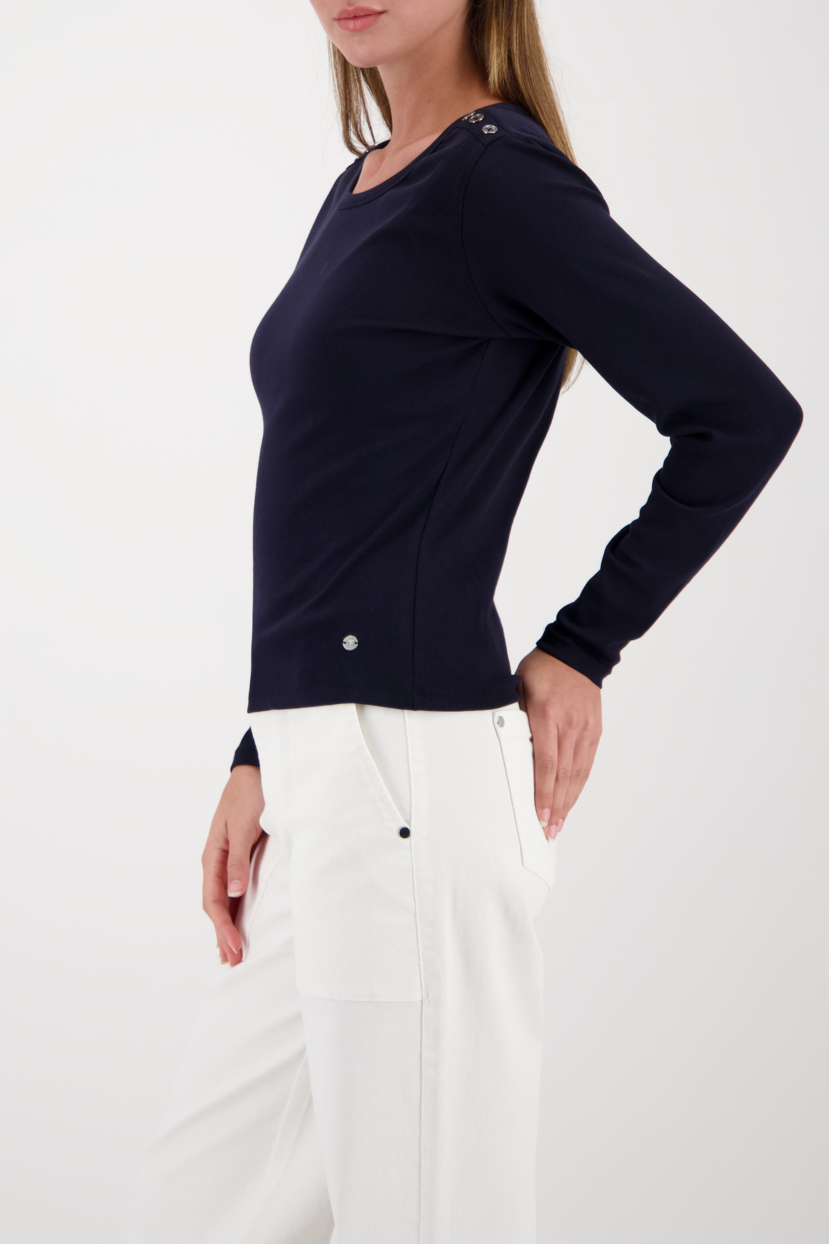 חולצת טי עם כפתורים יוקרתיים