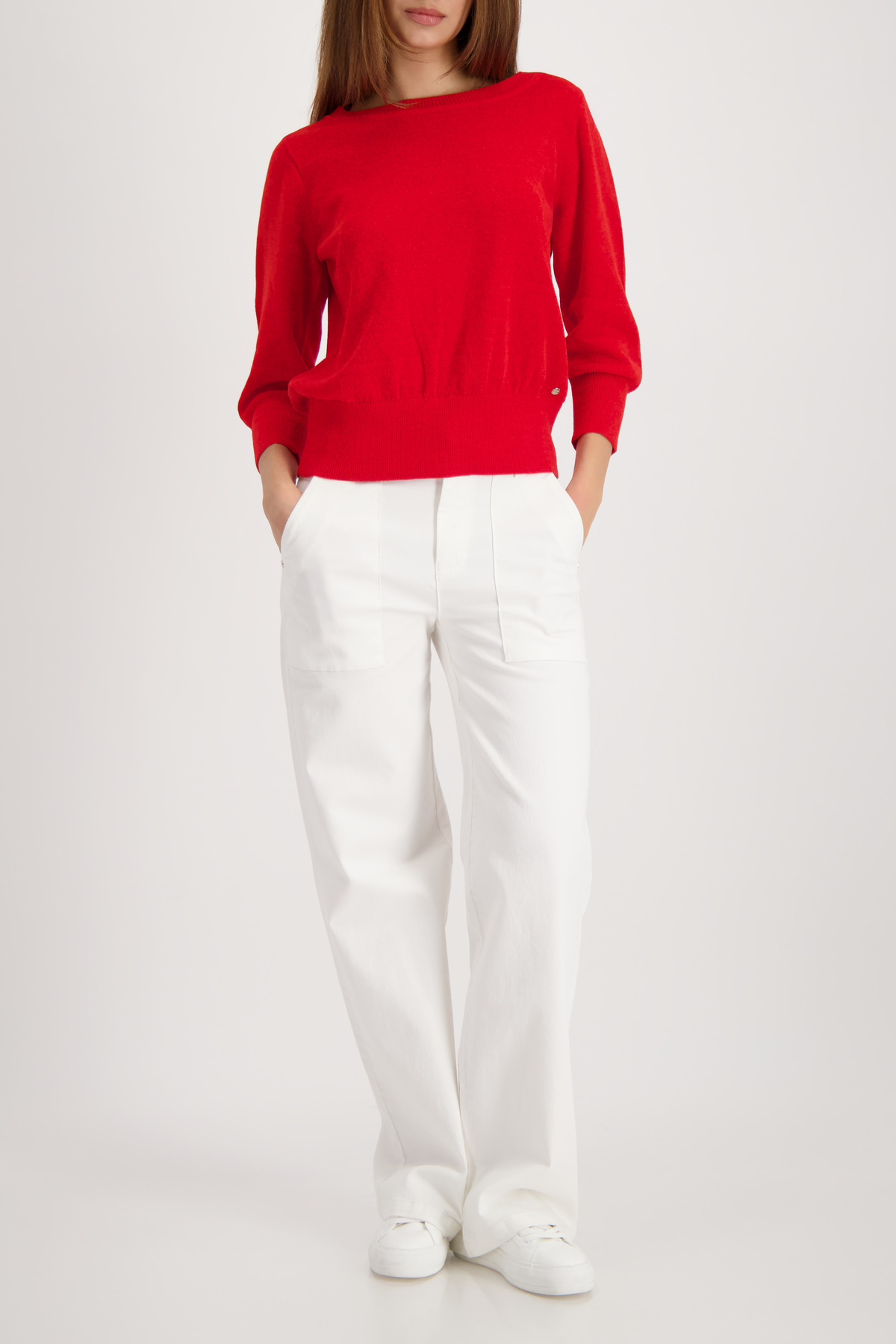 סוודר אדום עם שרוולים רחבים מבד גמיש