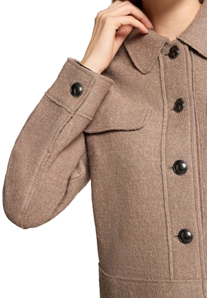 ז'קט חום אלגנטי עם כיסים קדמיים