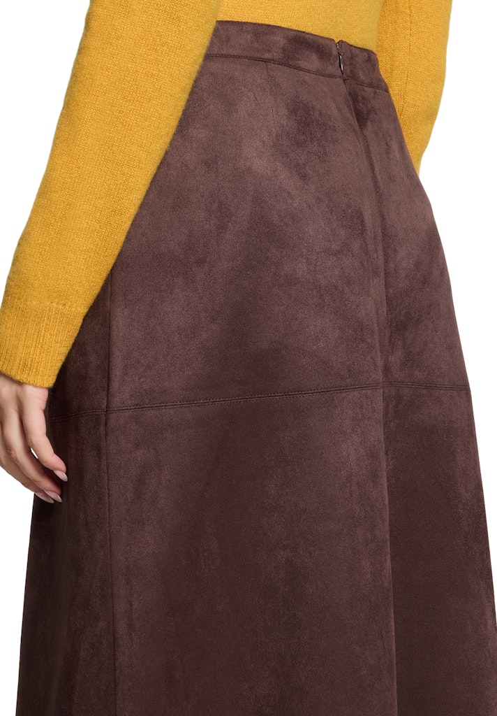 חצאית מידי חומה במראה עור