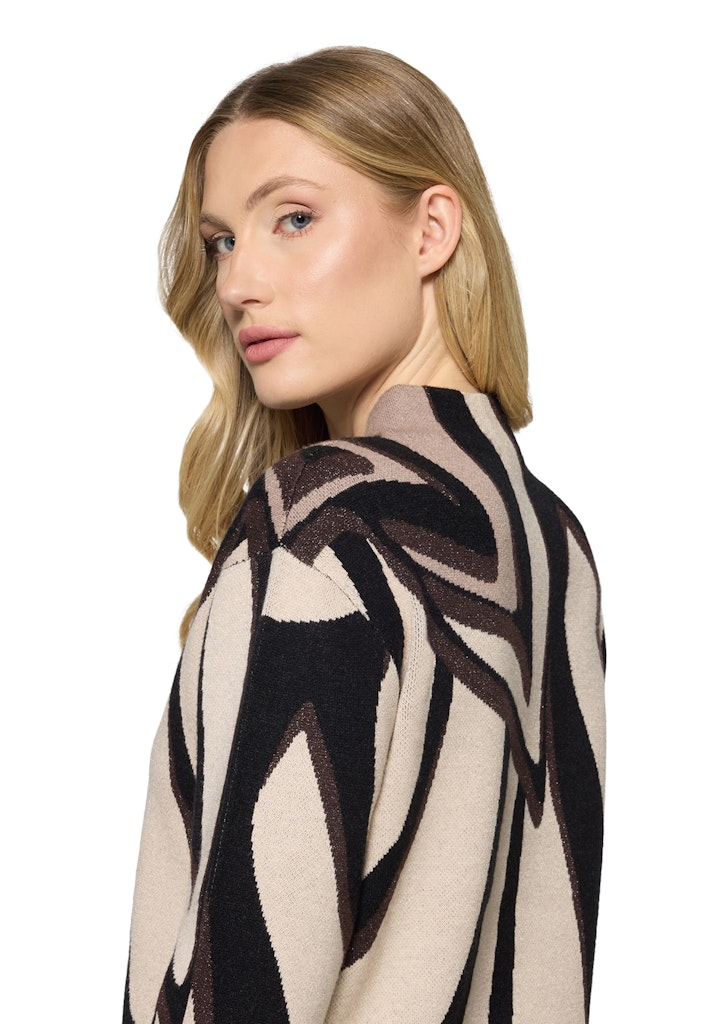 סריג בהדפס גיאומטרי בגווני בז' ושחור