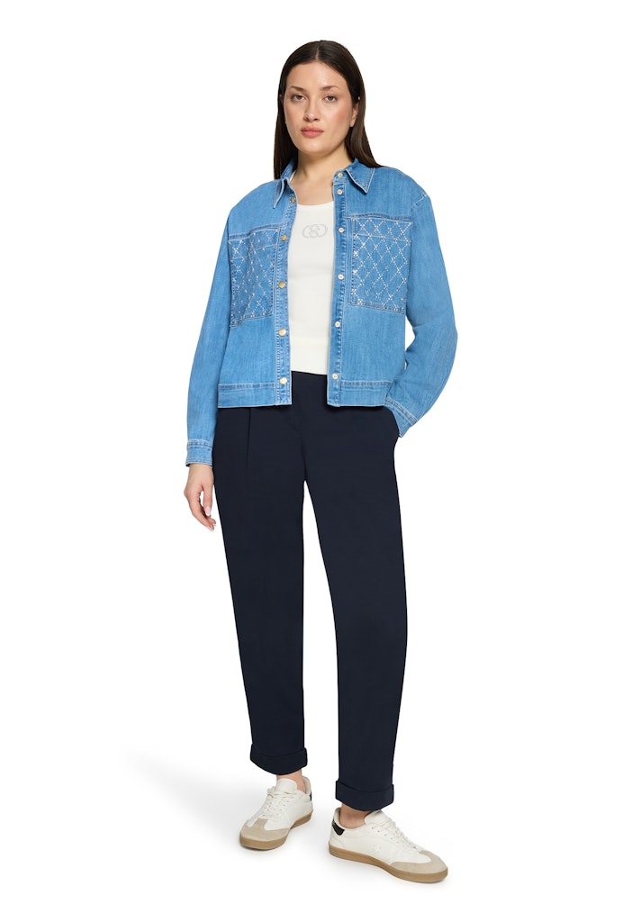 ז'קט ג'ינס כחול בהיר עם תיפורים מעוצבים