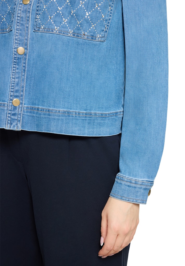 ז'קט ג'ינס כחול בהיר עם תיפורים מעוצבים