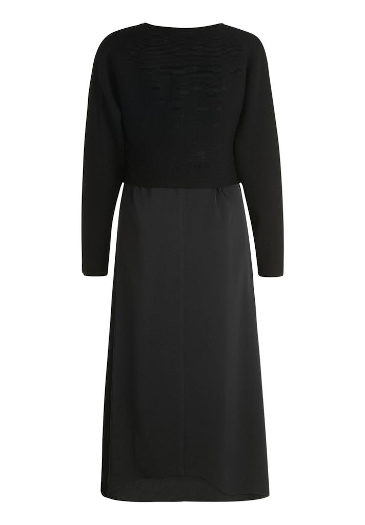 שמלה שחורה עם חתך במותן