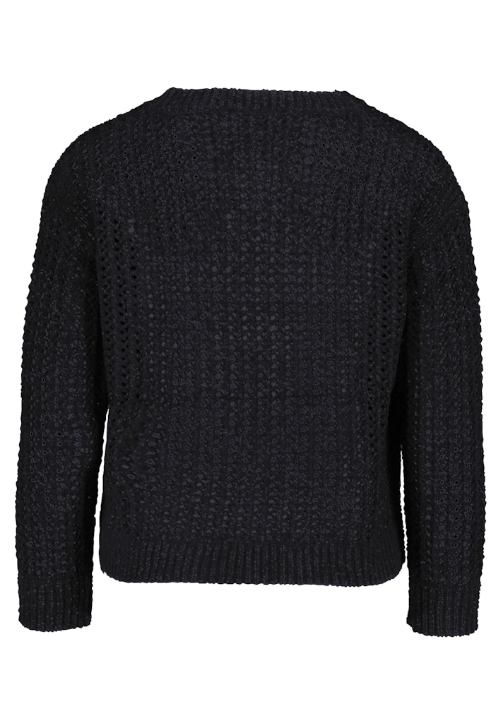 סריג שחור מחורר במראה קליל