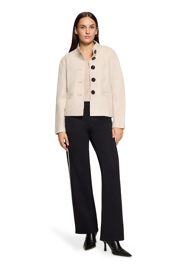 מכנסיים רחבים בצבע שחור עם פס צד