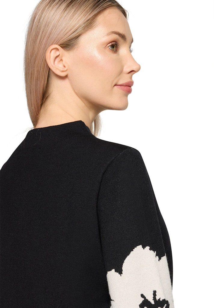 סריג גולף שחור עם הדפס פרחוני